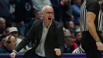 UConn's Dan Hurley unloads on referee with epic 1-liner in Huskies' overtime win: 'Did I say that?'